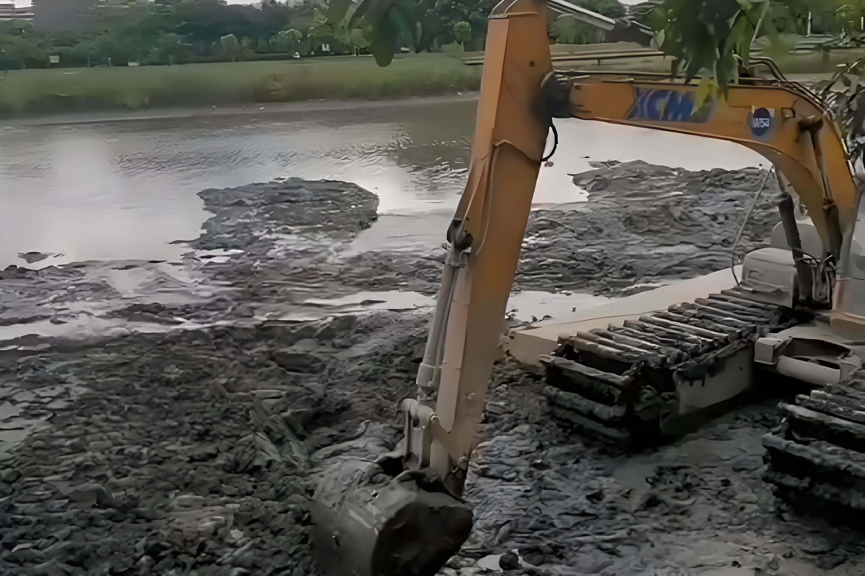 廣東東莞挖機(jī)清淤施工隊(duì)-水塘清淤需要請(qǐng)專業(yè)隊(duì)伍嗎？